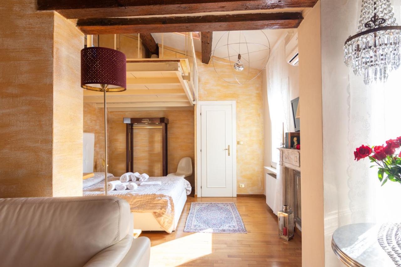 La Soffitta Di Giulietta - Design Loft Lägenhet Verona Exteriör bild